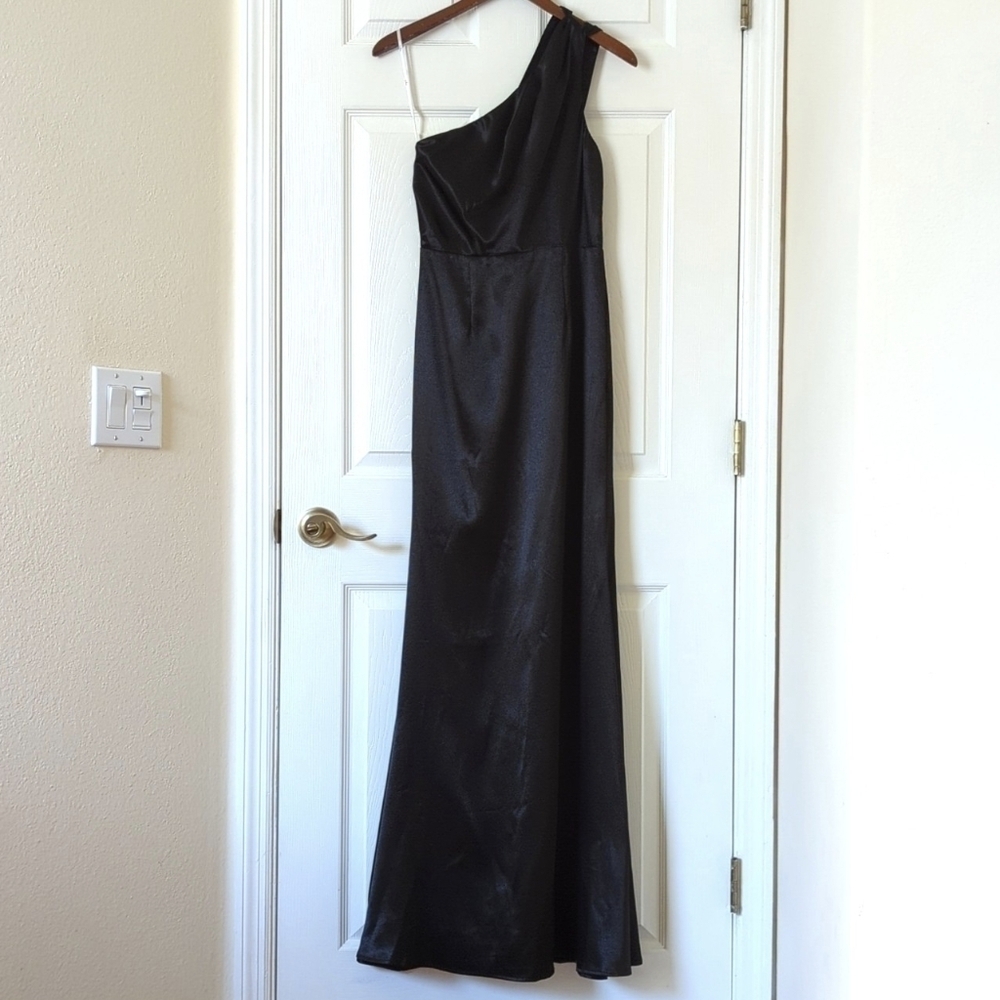 Lulu's On the Guest List Satin One-Shoulder Formal A-Line Maxi Dress Black Small